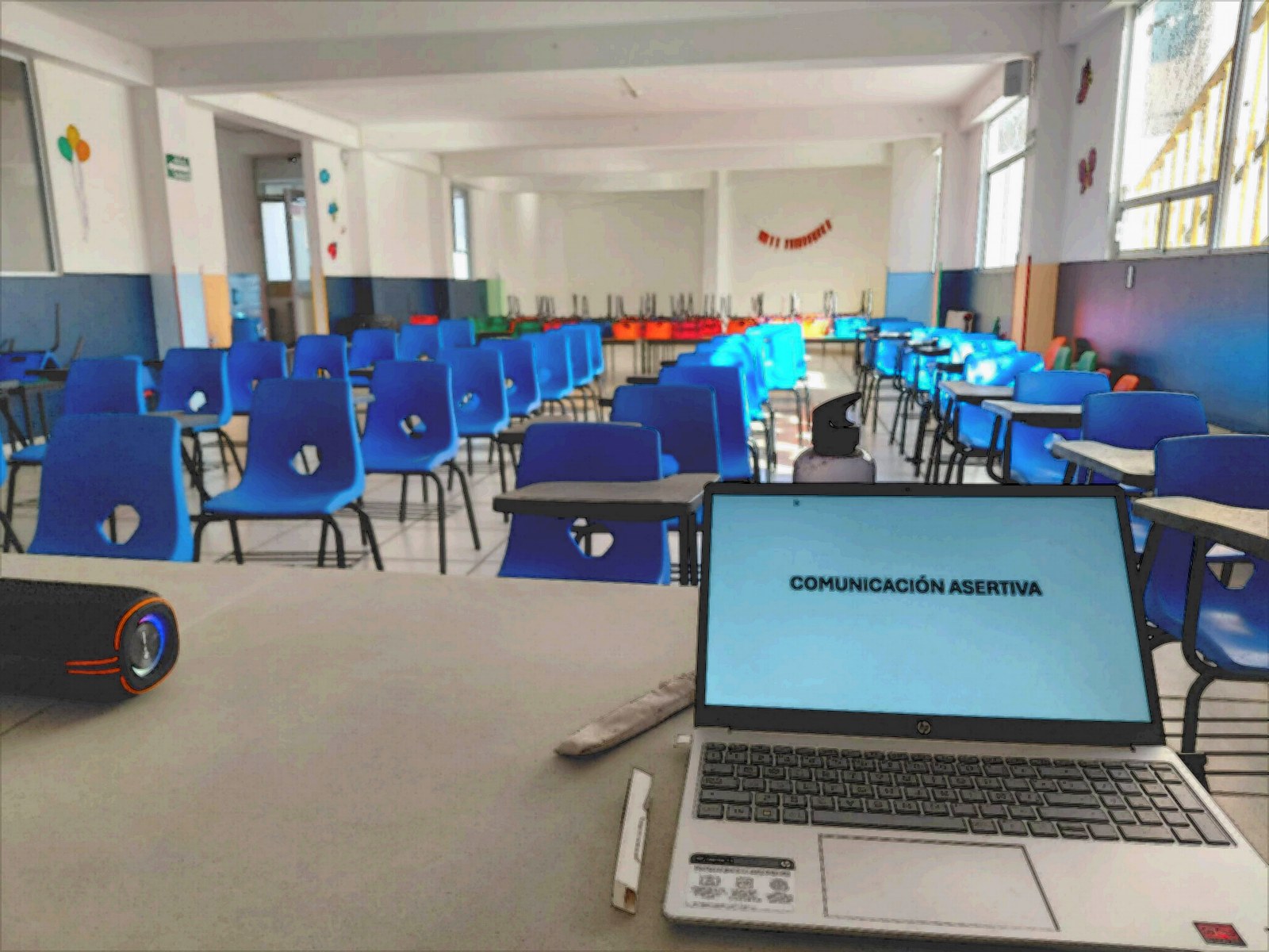 Aula preparada para una sesión de comunicación asertiva